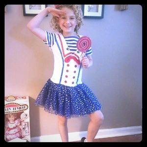 Shirley temple Halloween costume, sizes7-10